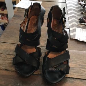 Clark Indigo Black leather scrappy sandals.